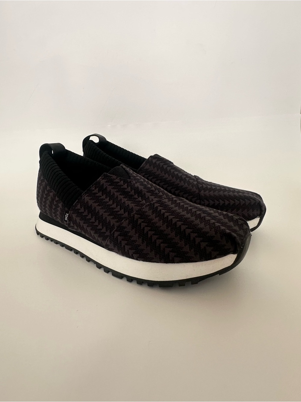 Like New - Tom’s Women’s Slip On Houndstooth Resident 2 Sneakers